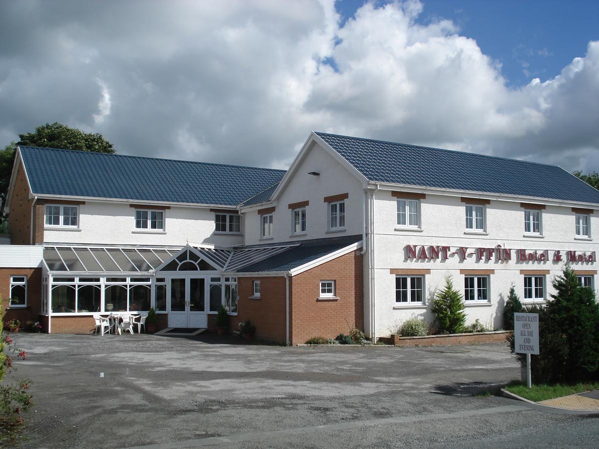 Nant-Y-Ffin Hotel Llandissilio Exterior photo